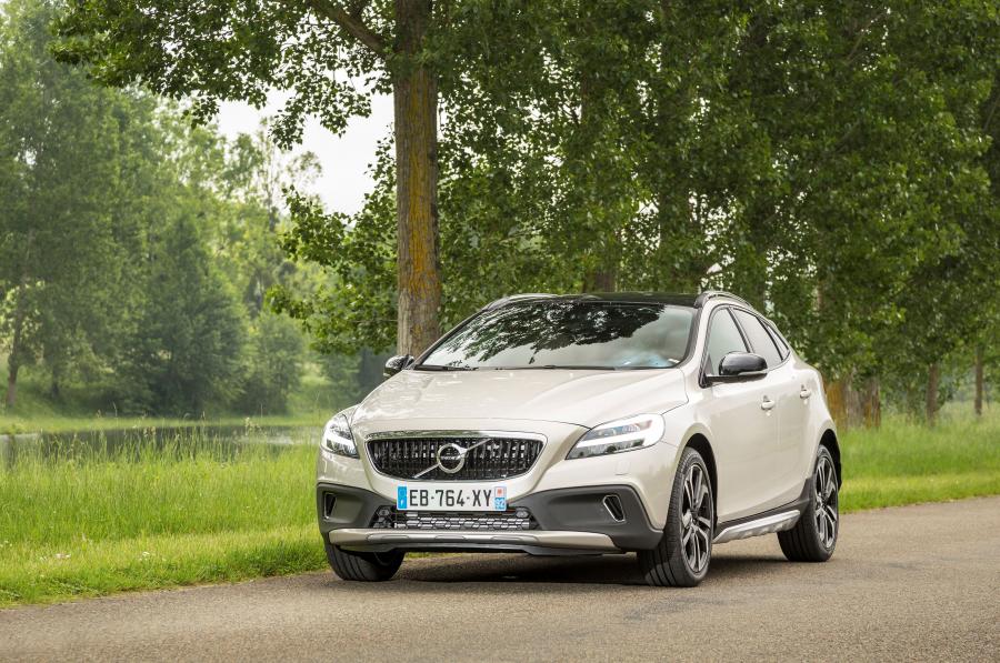  Volvo V40 D3 Cross Country 2016 года  (WW) (фото 16 из 33)